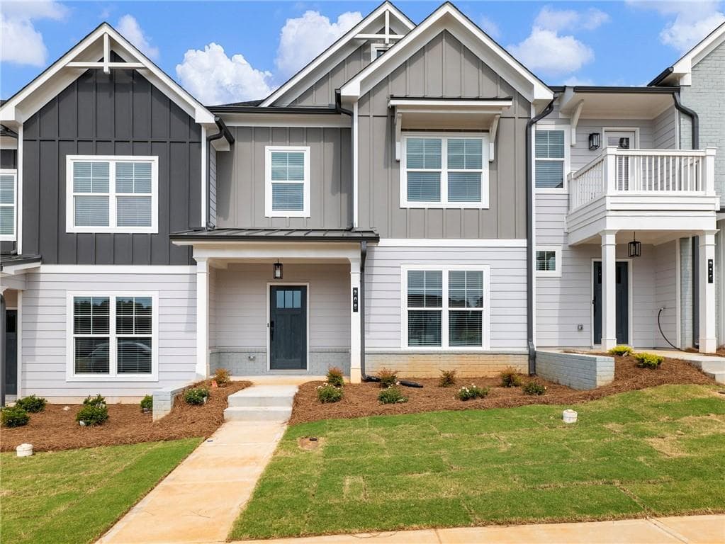 3 bedroom, 3 bathroom, 1,810 sq ft townhouse for sale at 208 Grand Highlands Court, Bethlehem, GA 30680