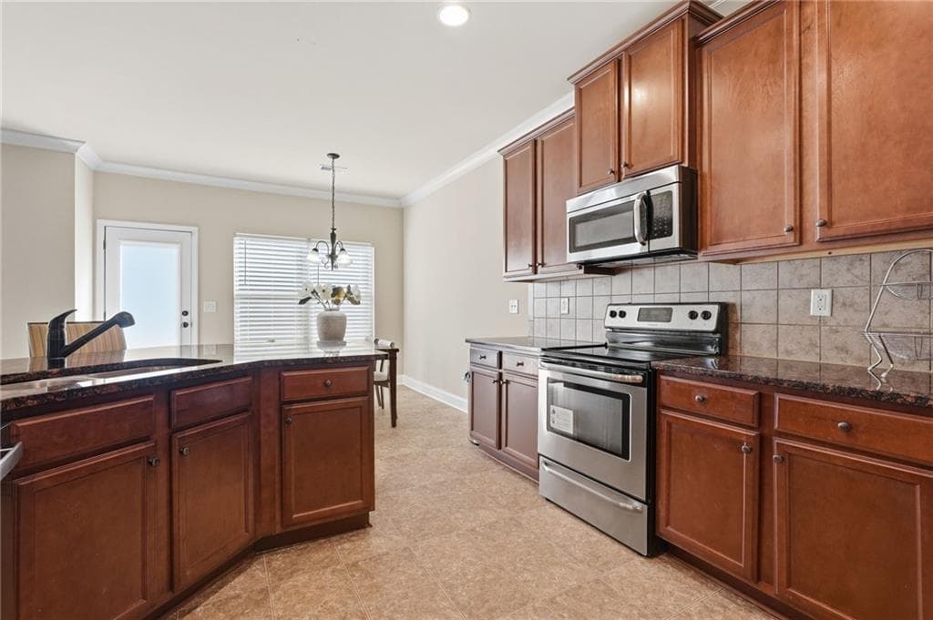 3 bedroom, 3 bathroom, 1,840 sq ft single family residence for sale at 1422 Stone Ridge Court, Hampton, GA 30228 — photo 9