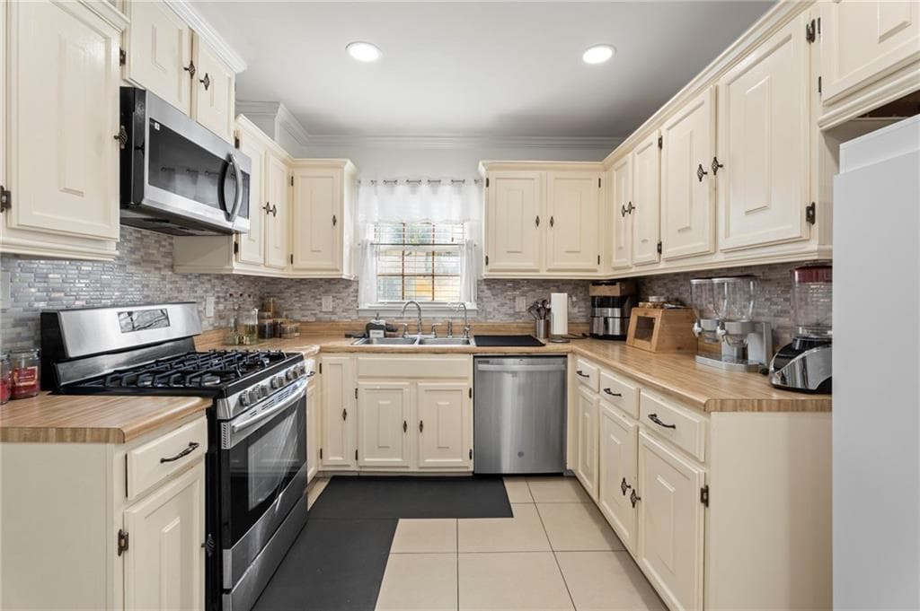 4 bedroom, 3 bathroom, 2,004 sq ft single family residence for sale at 9435 Windy Court, Jonesboro, GA 30238 — photo 3