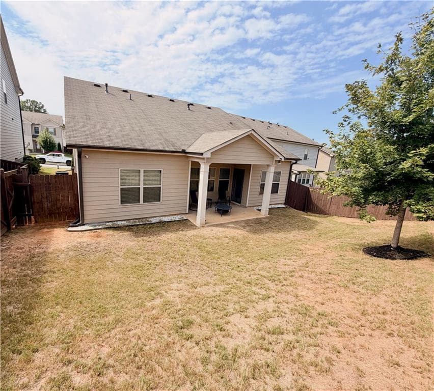 3 bedroom, 2 bathroom, 2,096 sq ft single family residence for sale at 340 Auburn Crossing Dr Drive, Auburn, GA 30011 — photo 6