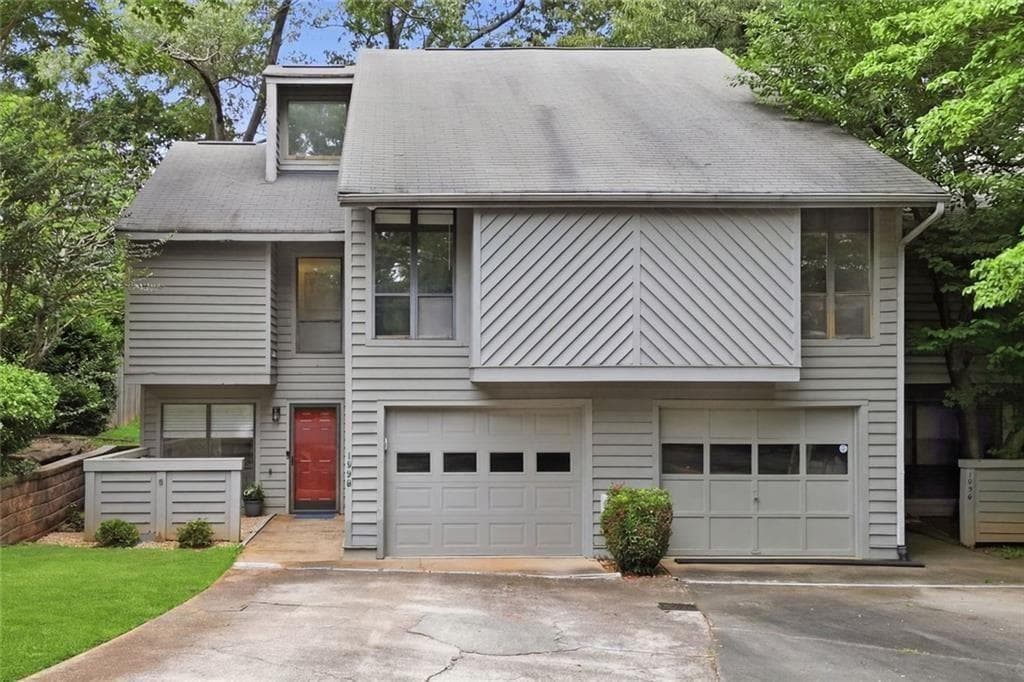 2 bedroom, 2 bathroom, 1,352 sq ft home for sale at 1098 Creatwood Place, Smyrna, GA