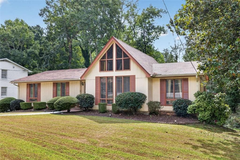 5 bedroom, 3 bathroom, 3,340 sq ft single family residence for sale at 4421 Buckingham Circle, Decatur, GA 30035 — photo 2
