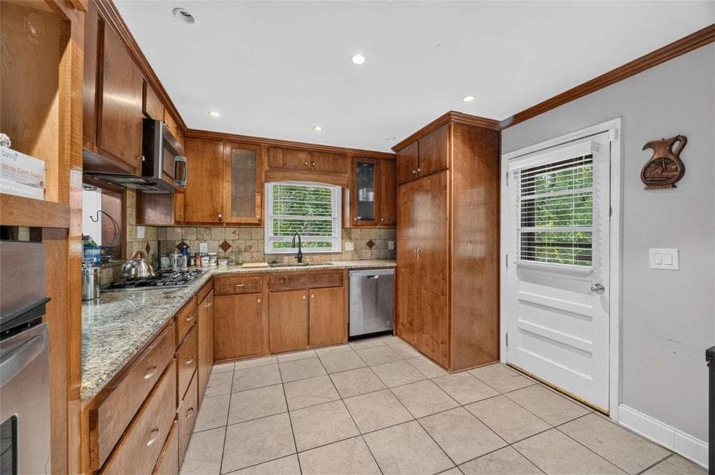 5 bedroom, 3 bathroom, 3,340 sq ft single family residence for sale at 4421 Buckingham Circle, Decatur, GA 30035 — photo 8
