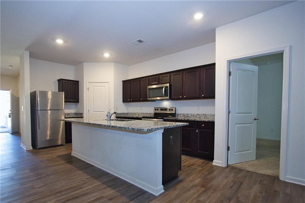 4 bedroom, 2 bathroom, 1,884 sq ft single family residence for rent at 222 Sinclair Way, Monroe, GA 30655 for $2,000 a month — photo 8