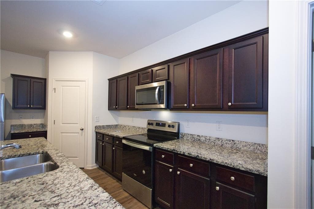 4 bedroom, 2 bathroom, 1,884 sq ft single family residence for rent at 222 Sinclair Way, Monroe, GA 30655 for $2,000 a month — photo 9
