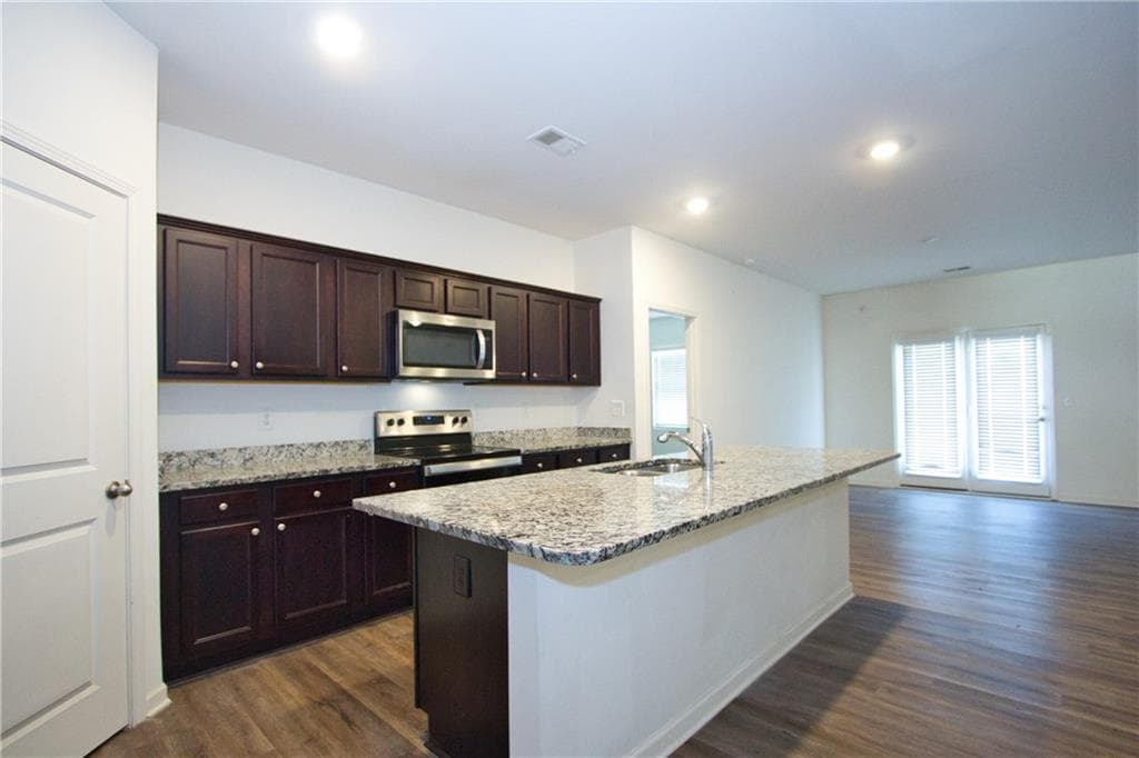 4 bedroom, 2 bathroom, 1,884 sq ft single family residence for rent at 222 Sinclair Way, Monroe, GA 30655 for $2,000 a month — photo 7