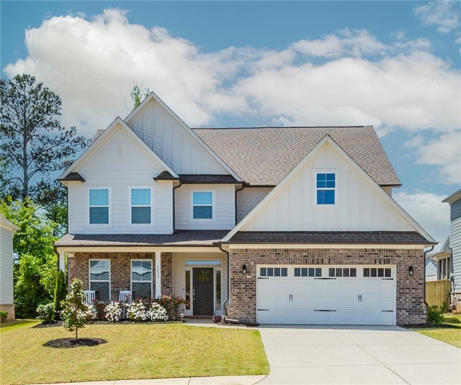 4 bedroom, 3 bathroom, 3,083 sq ft single family residence for sale at 6829 Benjamin Drive, Flowery Branch, GA 30542 — photo 2