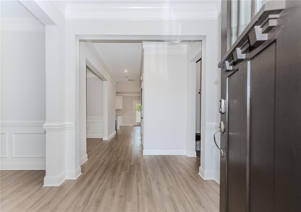 4 bedroom, 3 bathroom, 3,083 sq ft single family residence for sale at 6829 Benjamin Drive, Flowery Branch, GA 30542 — photo 4