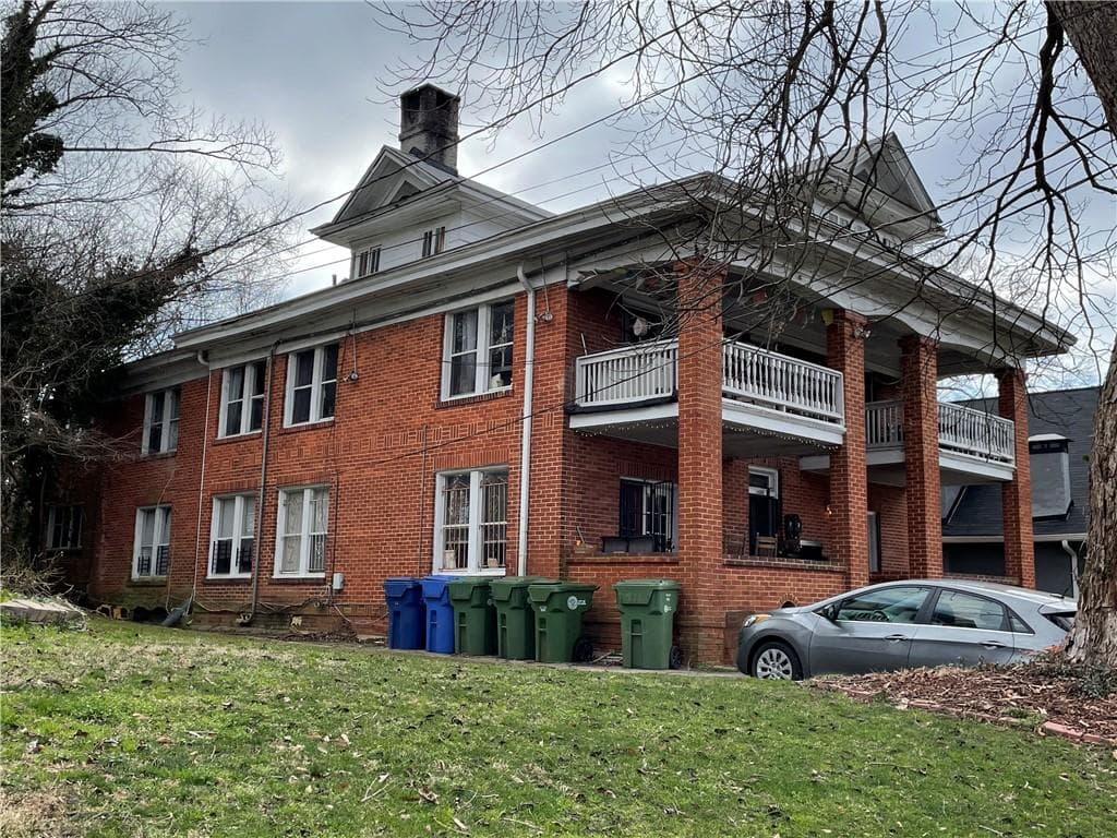 2 bedroom, 1 bathroom, 1,450 sq ft apartment for rent at 1480 south gordon Street 3, Atlanta, GA 30310 for $1,495 a month — photo 1 of 17
