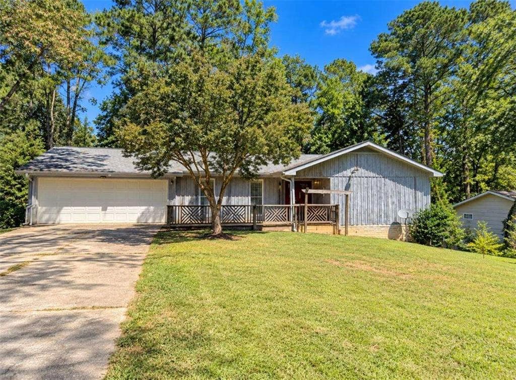 2 bedroom, 2 bathroom, 2,610 sq ft single family residence for sale at 2201 Rolling Acres Drive, Conyers, GA 30094 — photo 2