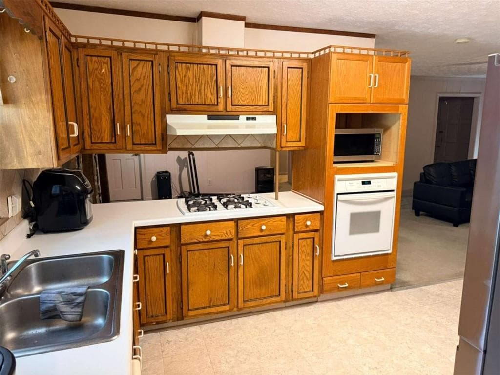 2 bedroom, 2 bathroom, 2,610 sq ft single family residence for sale at 2201 Rolling Acres Drive, Conyers, GA 30094 — photo 10