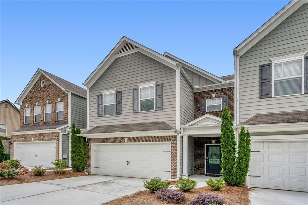 3 bedroom, 3 bathroom, 1,933 sq ft single family residence for sale at 6216 Thorncrest Drive, Tucker, GA 30084 — photo 3