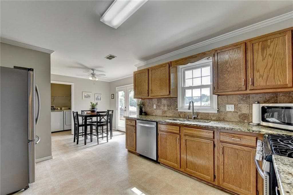3 bedroom, 3 bathroom, 1,892 sq ft single family residence for sale at 820 Meadowsong Circle, Lawrenceville, GA 30043 — photo 5