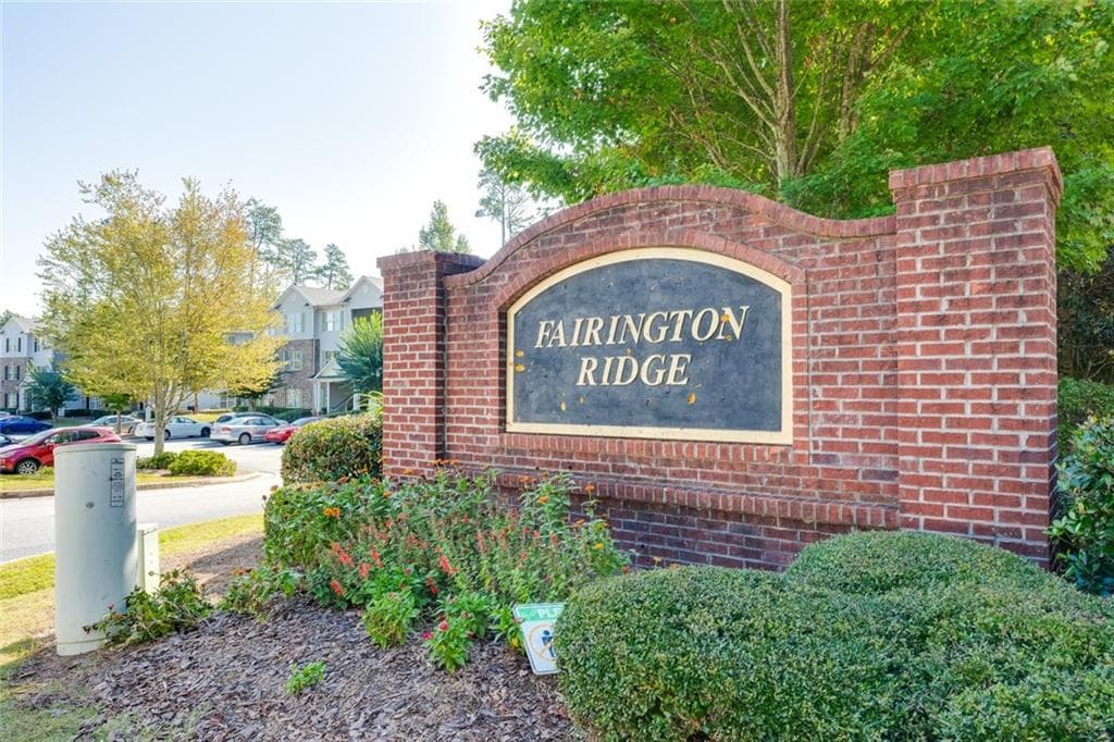 3 bedroom, 2 bathroom, 1,292 sq ft condominium for sale at 10202 Fairington Ridge Circle, Lithonia, GA 30038