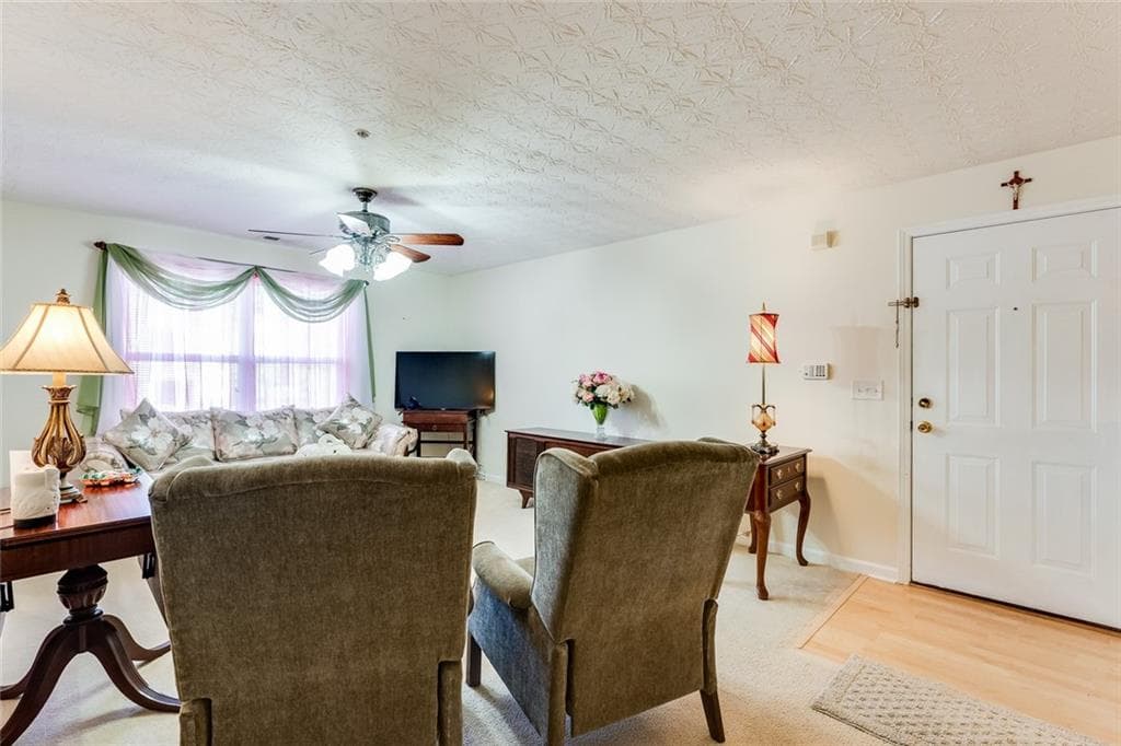 3 bedroom, 2 bathroom, 1,292 sq ft condominium for sale at 10202 Fairington Ridge Circle, Lithonia, GA 30038 — photo 5