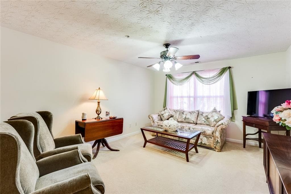 3 bedroom, 2 bathroom, 1,292 sq ft condominium for sale at 10202 Fairington Ridge Circle, Lithonia, GA 30038 — photo 6