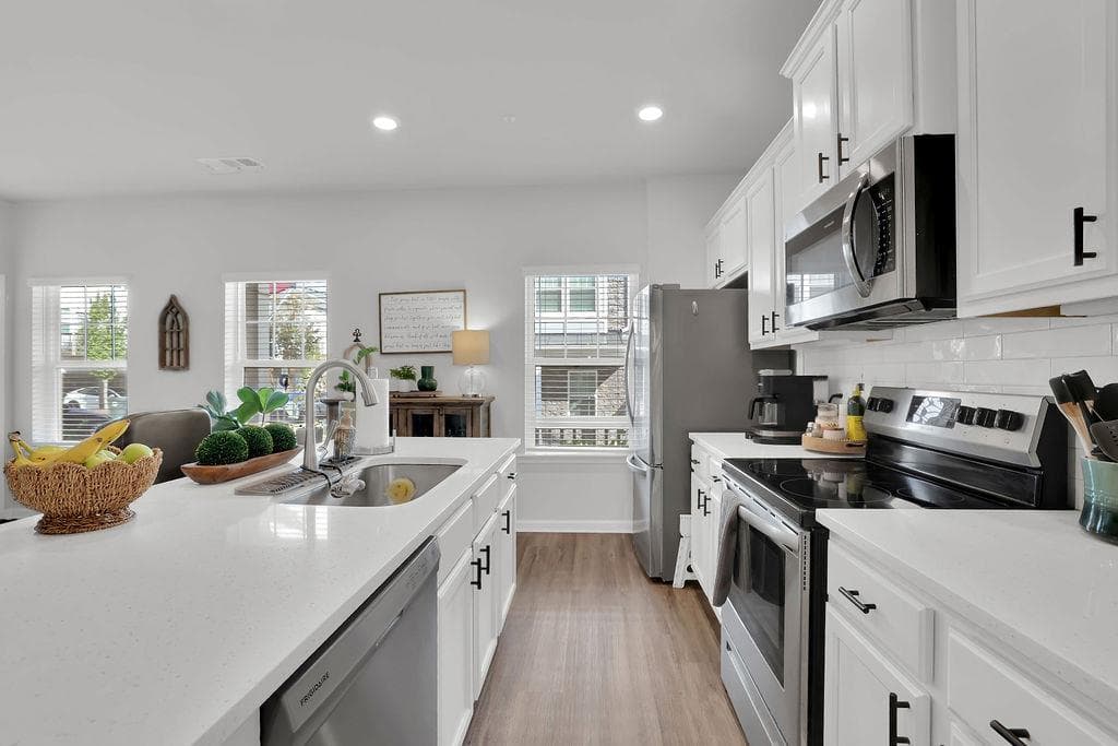3 bedroom, 3 bathroom, 2,033 sq ft condominium for sale at 2112 Prichard Park Drive, Kennesaw, GA 30144 — photo 4