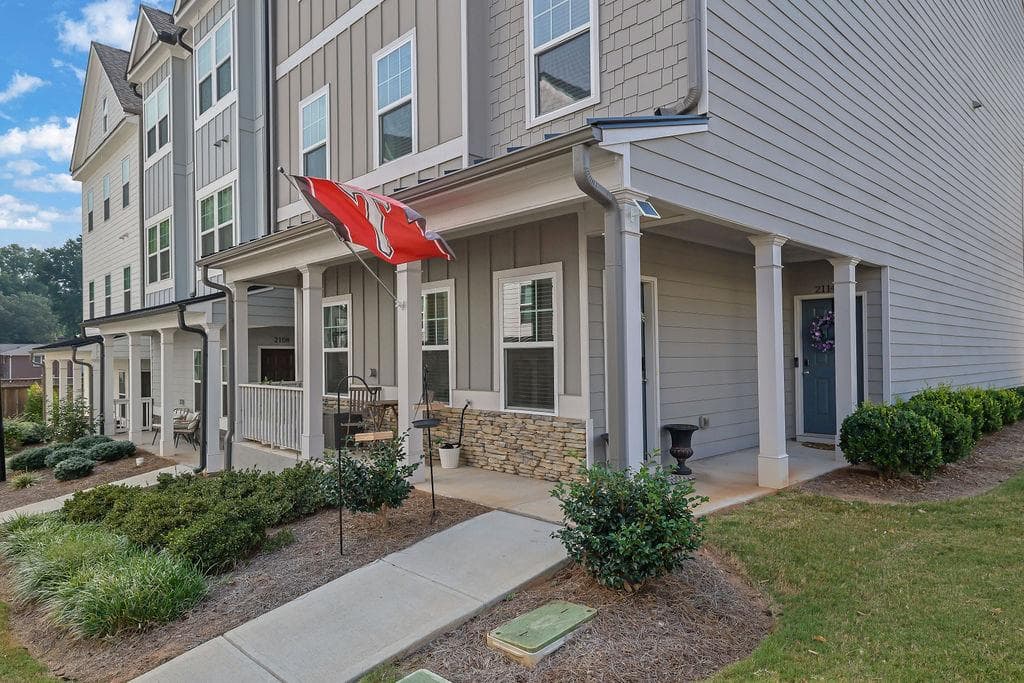 3 bedroom, 3 bathroom, 2,033 sq ft condominium for sale at 2112 Prichard Park Drive, Kennesaw, GA 30144 — photo 7