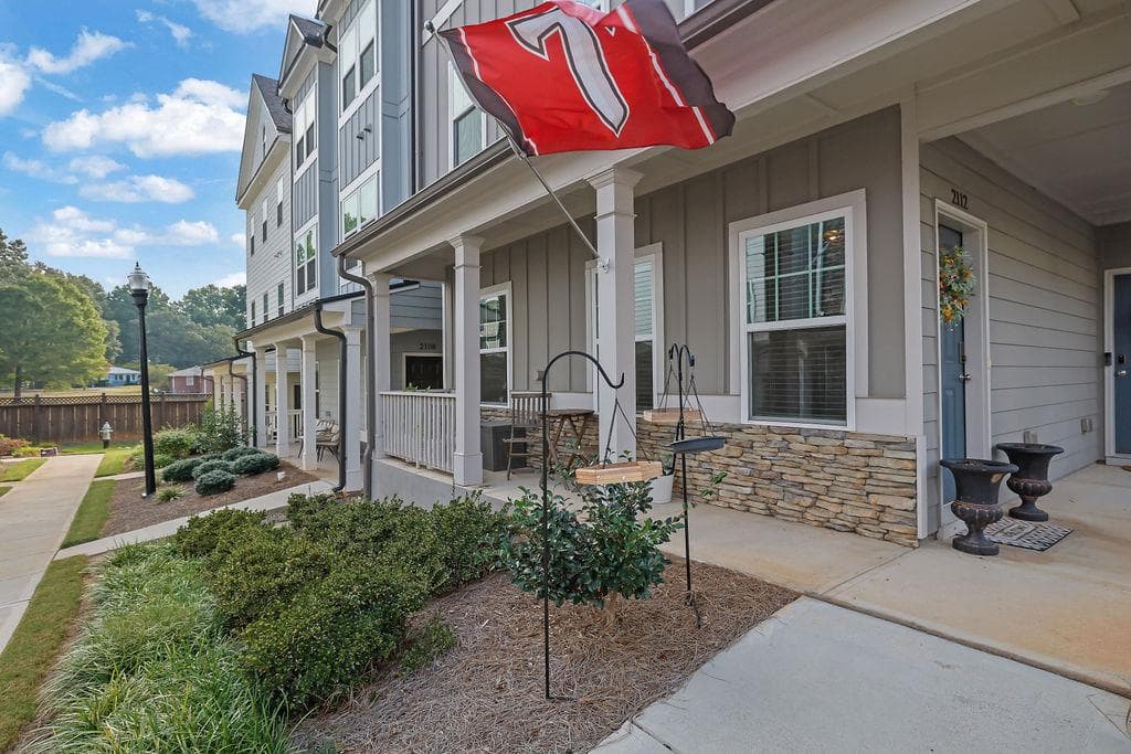 3 bedroom, 3 bathroom, 2,033 sq ft condominium for sale at 2112 Prichard Park Drive, Kennesaw, GA 30144 — photo 9