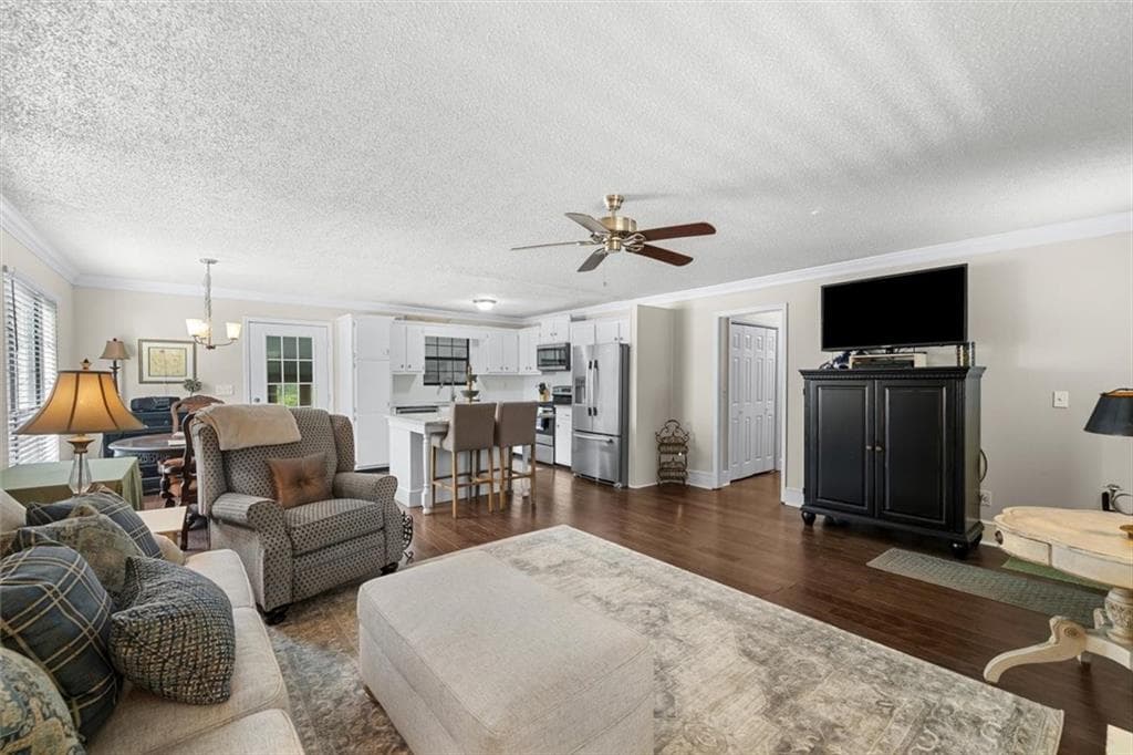 3 bedroom, 2 bathroom, 1,295 sq ft single family residence for sale at 17 Pine Street, Chatsworth, GA 30705 — photo 4