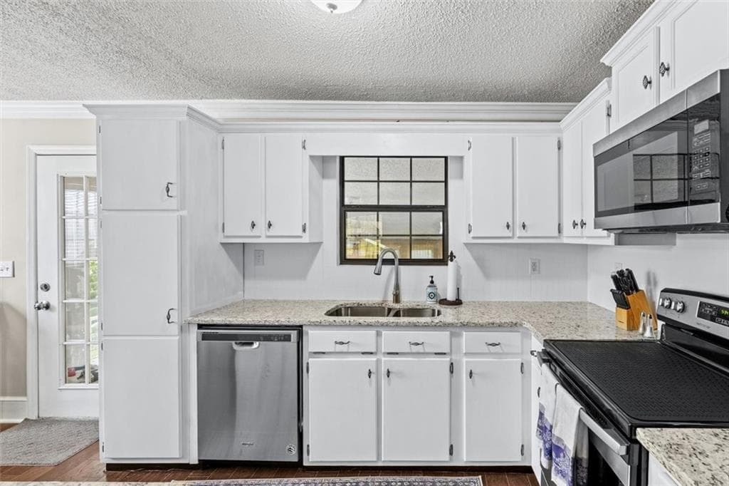 3 bedroom, 2 bathroom, 1,295 sq ft single family residence for sale at 17 Pine Street, Chatsworth, GA 30705 — photo 9