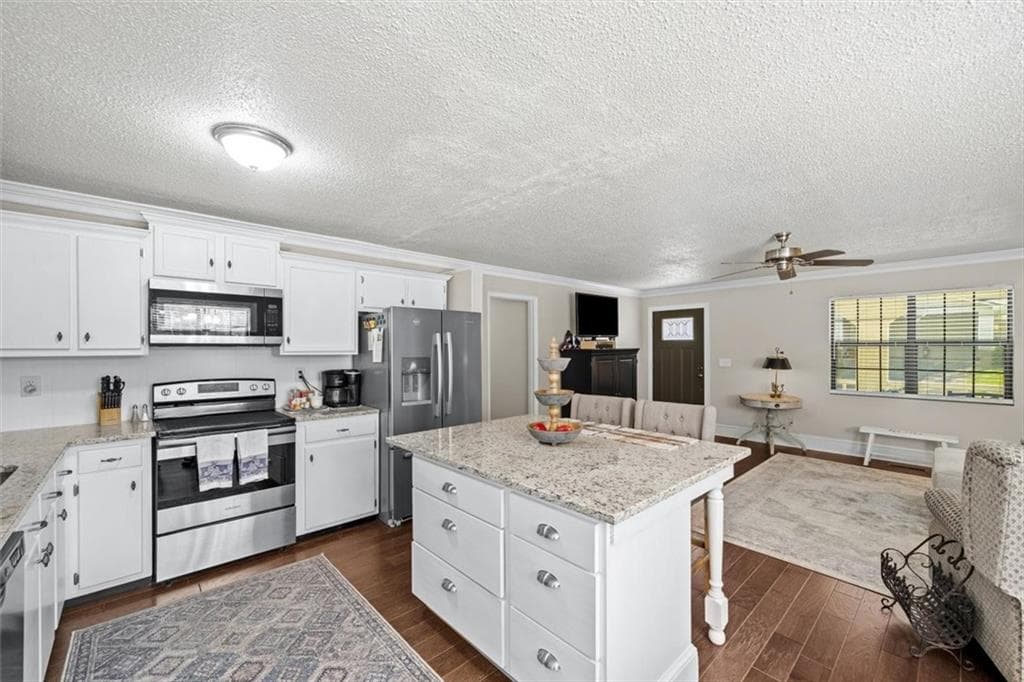 3 bedroom, 2 bathroom, 1,295 sq ft single family residence for sale at 17 Pine Street, Chatsworth, GA 30705 — photo 10