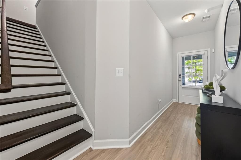 3 bedroom, 3 bathroom, 1,852 sq ft townhouse for sale at 1363 Willamette Way, Marietta, GA 30008 — photo 6