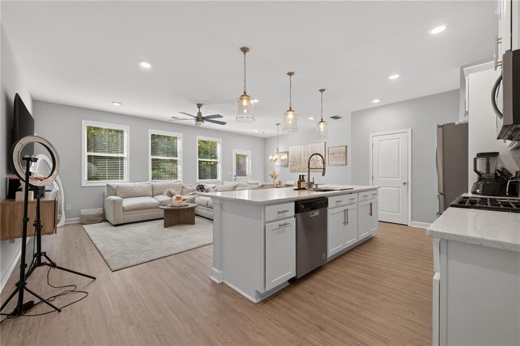 3 bedroom, 3 bathroom, 1,852 sq ft townhouse for sale at 1363 Willamette Way, Marietta, GA 30008 — photo 7