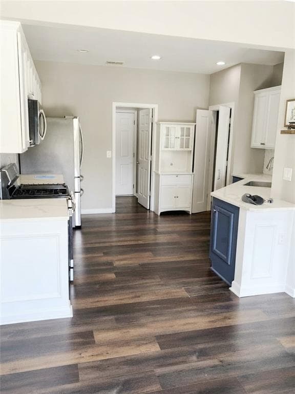 3 bedroom, 3 bathroom, 1,875 sq ft single family residence for rent at 5855 Crestwick Way, Cumming, GA 30040 for $2,500 a month — photo 3