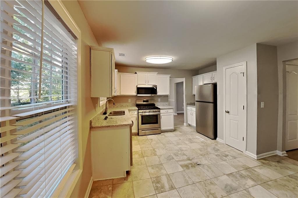 4 bedroom, 3 bathroom, 1,863 sq ft single family residence for rent at 81 Ragen Court, Dallas, GA 30132 for $1,950 a month — photo 4