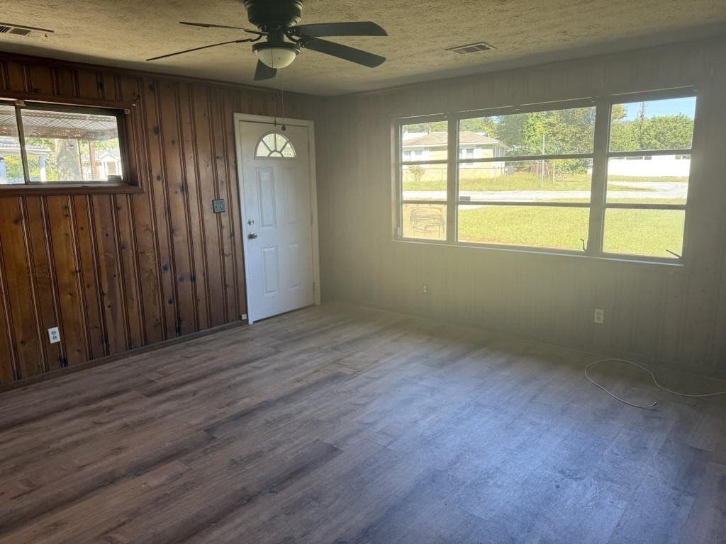 2 bedroom, 2 bathroom, 1,350 sq ft single family residence for sale at 3576 Houston Street, Lithia Springs, GA 30122 — photo 3