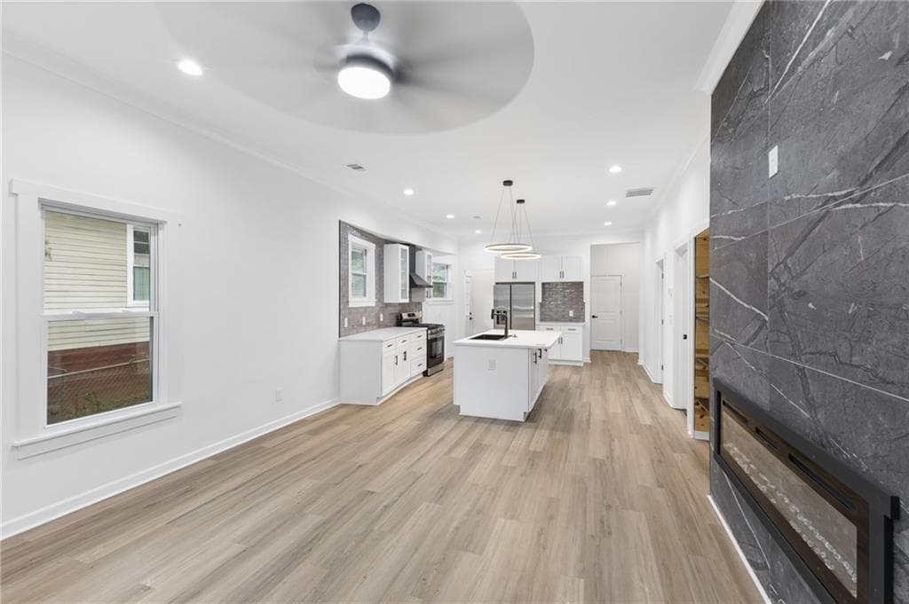 4 bedroom, 3 bathroom, 1,903 sq ft single family residence for sale at 1430 Fairbanks Street, Atlanta, GA 30310 — photo 4