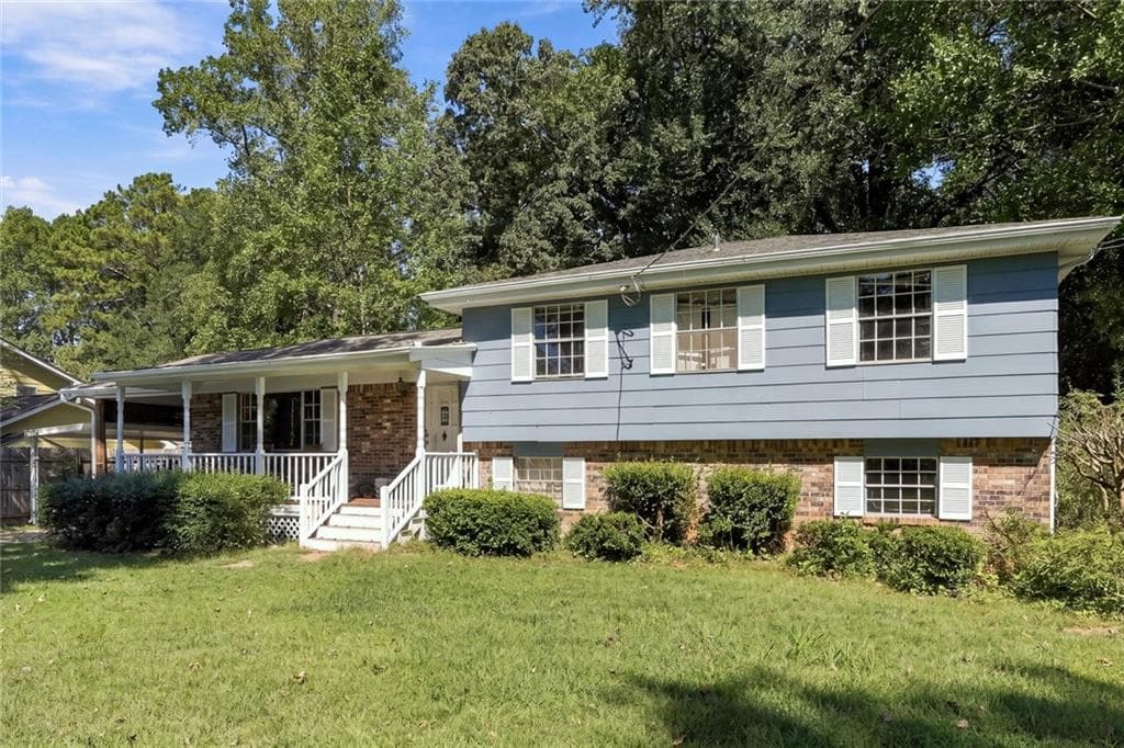 3 bedroom, 3 bathroom, 2,155 sq ft single family residence for sale at 2864 London Lane, Duluth, GA 30096 — photo 2
