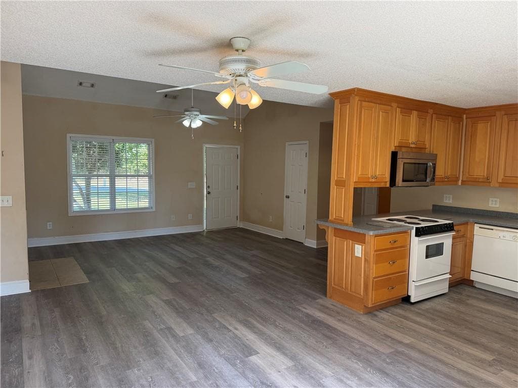 3 bedroom, 2 bathroom, 1,400 sq ft single family residence for sale at 3026 Fork Road, Gainesville, GA 30506 — photo 5