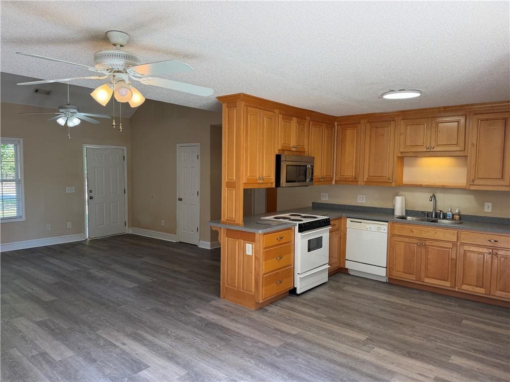 3 bedroom, 2 bathroom, 1,400 sq ft single family residence for sale at 3026 Fork Road, Gainesville, GA 30506 — photo 7