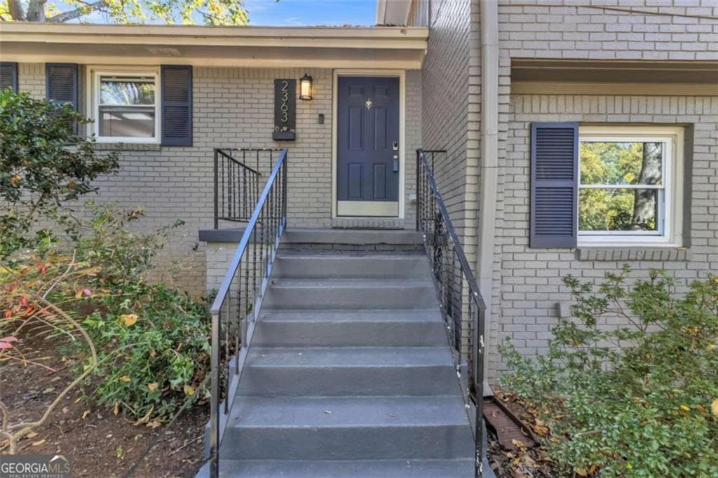 4 bedroom, 3 bathroom, 1,975 sq ft single family residence for sale at 2363 Oakridge Court, Decatur, GA 30032 — photo 4