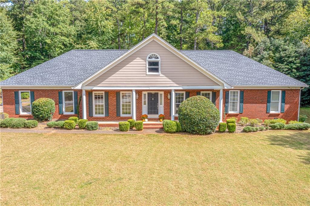 5 bedroom, 3 bathroom, 3,000 sq ft single family residence for sale at 560 Saddle Crest Drive, Roswell, GA 30075