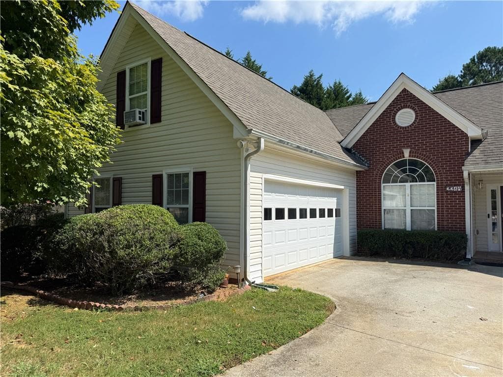 4 bedroom, 2 bathroom, 1,740 sq ft home for sale at 2214 Oakland Farm Dr, Lawrenceville, GA
