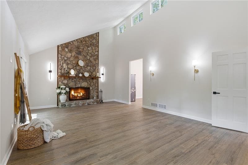3 bedroom, 3 bathroom, 2,171 sq ft single family residence for sale at 2490 Stoney Brook Lane, Marietta, GA 30062 — photo 4