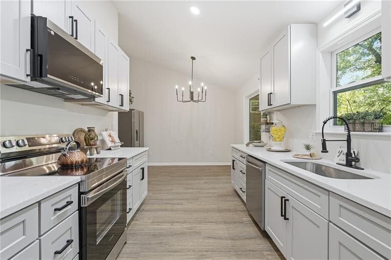 3 bedroom, 3 bathroom, 2,171 sq ft single family residence for sale at 2490 Stoney Brook Lane, Marietta, GA 30062 — photo 6