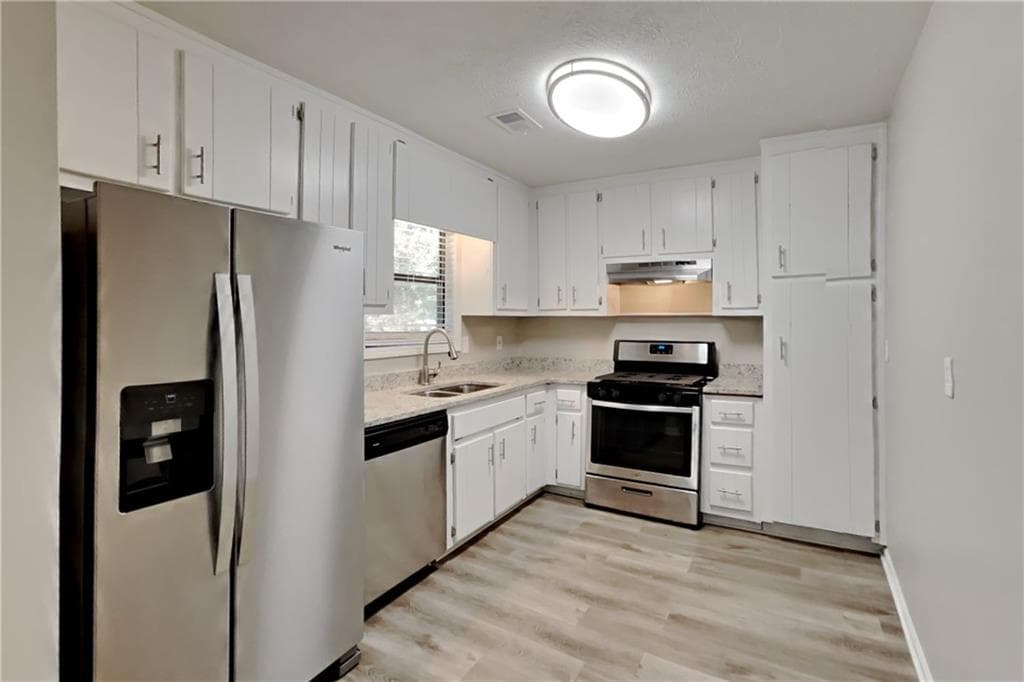 3 bedroom, 2 bathroom, 1,360 sq ft single family residence for rent at 4025 Leicester Drive, Kennesaw, GA 30144 for $1,975 a month — photo 4