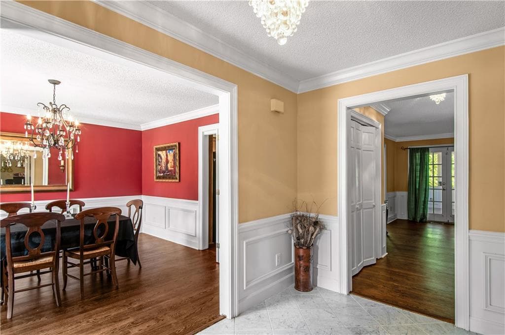 5 bedroom, 3 bathroom, 3,000 sq ft single family residence for sale at 560 Saddle Crest Drive, Roswell, GA 30075 — photo 7