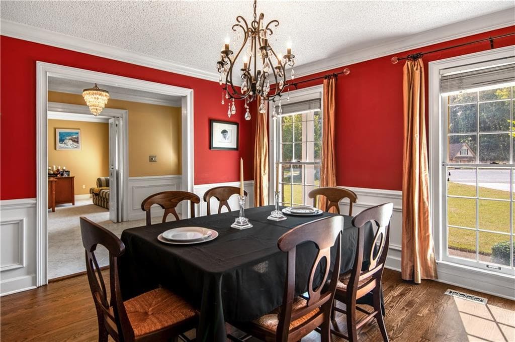5 bedroom, 3 bathroom, 3,000 sq ft single family residence for sale at 560 Saddle Crest Drive, Roswell, GA 30075 — photo 8