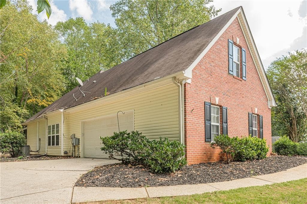 4 bedroom, 3 bathroom, 3,188 sq ft single family residence for sale at 36 Miners Way, Braselton, GA 30517 — photo 3