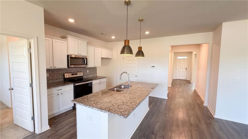 3 bedroom, 2 bathroom, 1,690 sq ft single family residence for sale at 8130 Highland Drive, Covington, GA 30014 — photo 6