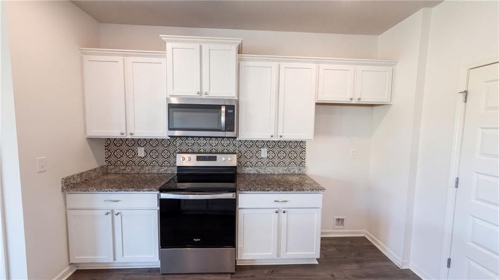 3 bedroom, 2 bathroom, 1,690 sq ft single family residence for sale at 8130 Highland Drive, Covington, GA 30014 — photo 7