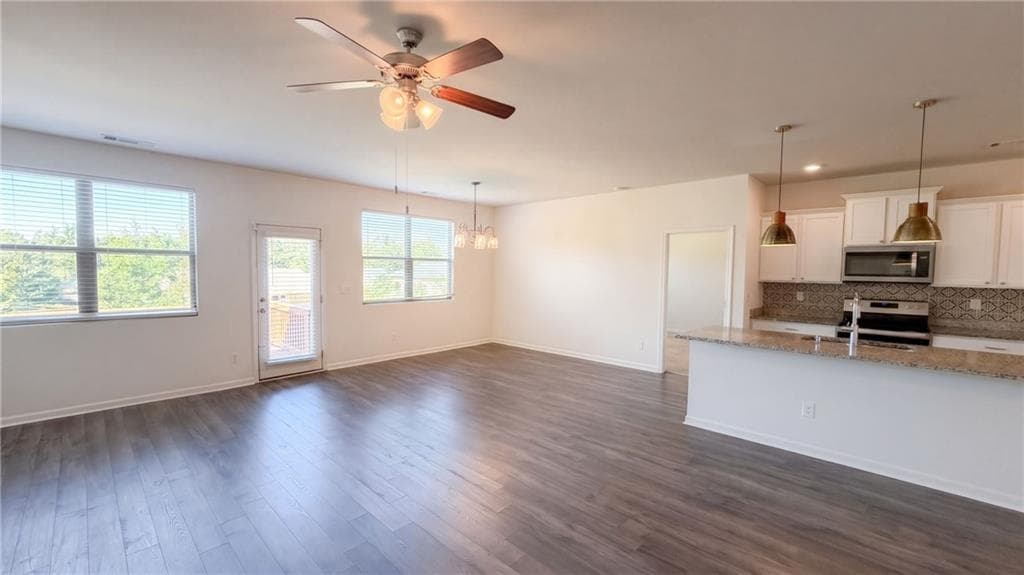 3 bedroom, 2 bathroom, 1,690 sq ft single family residence for sale at 8130 Highland Drive, Covington, GA 30014 — photo 9