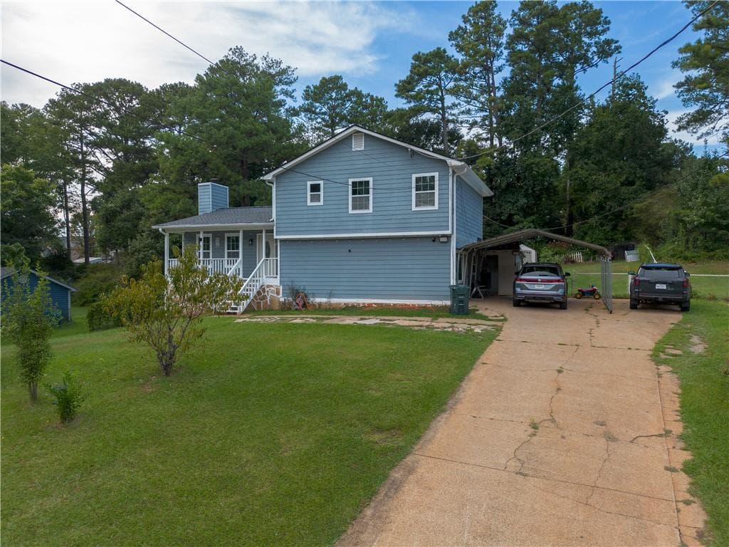 3 bedroom, 3 bathroom, 2,350 sq ft single family residence for sale at 2633 W Regal Court, Lawrenceville, GA 30044 — photo 2
