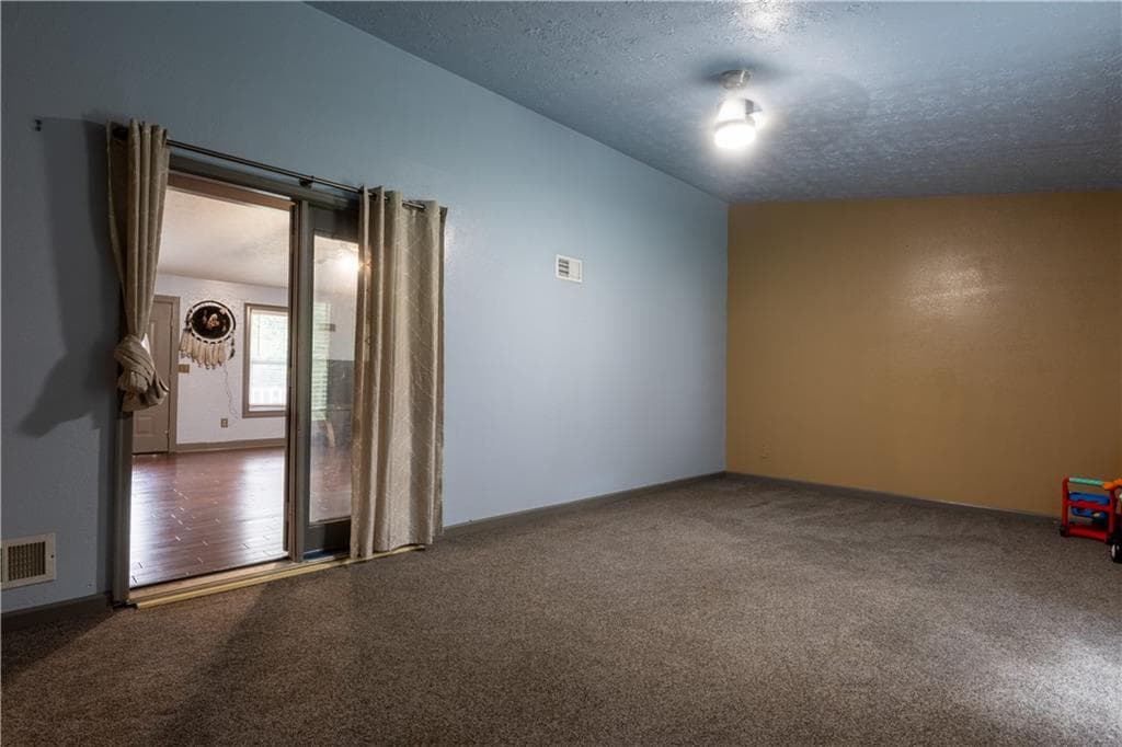3 bedroom, 3 bathroom, 2,350 sq ft single family residence for sale at 2633 W Regal Court, Lawrenceville, GA 30044 — photo 7