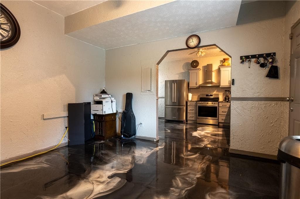 3 bedroom, 3 bathroom, 2,350 sq ft single family residence for sale at 2633 W Regal Court, Lawrenceville, GA 30044 — photo 9